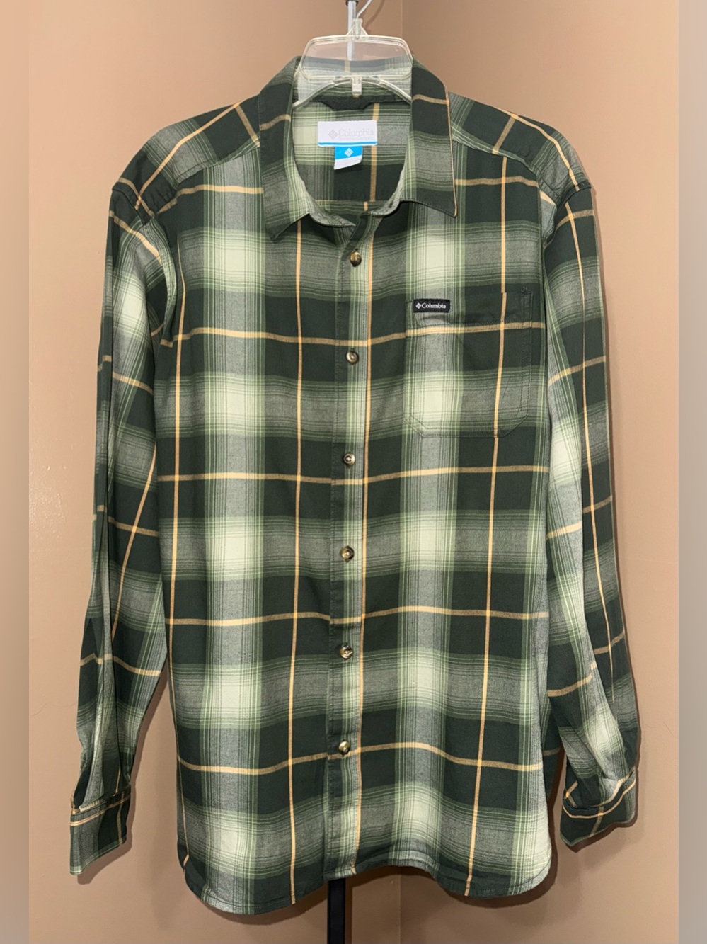COLUMBIA Sportswear Co. Men's Green Plaid Button-Up Shirt. Size XL.